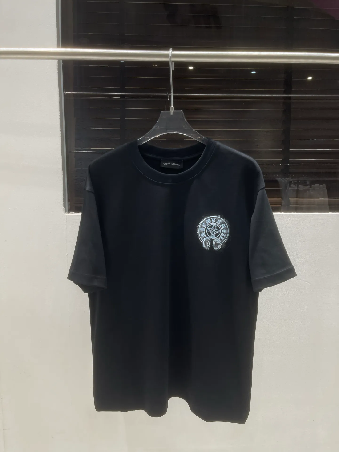 T ， ， 。 White（ + ） Black（ + ） 。 Same Style :White Black Sizes:M~3XL :6035